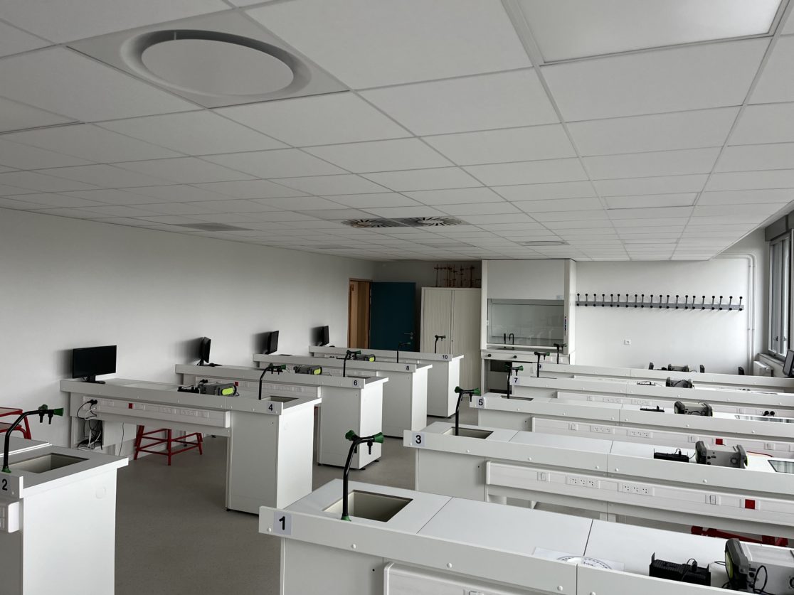 Illustration 02 salle de physique/chimie/SVT lycée Emmanuel Mounier