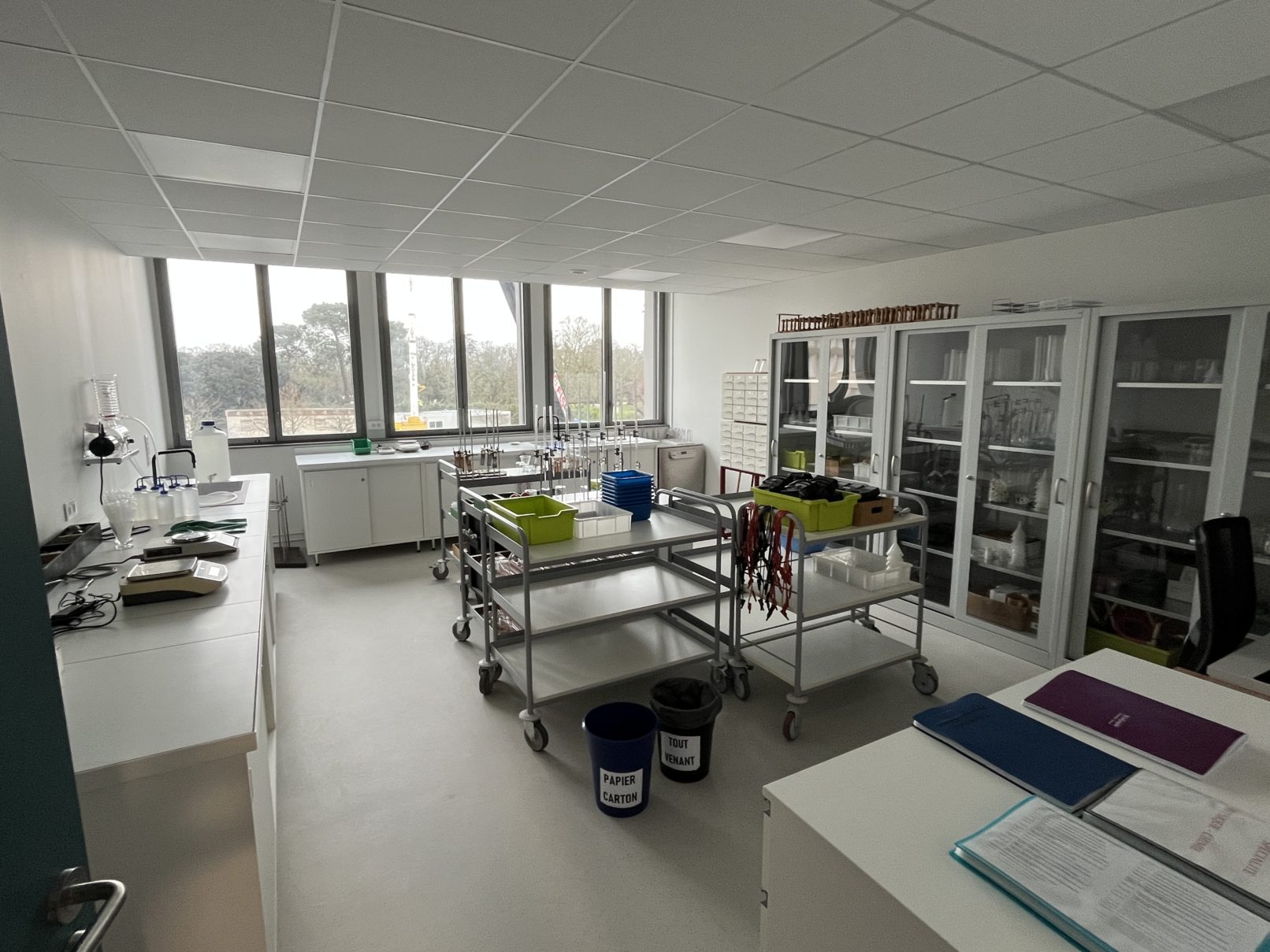 Illustration 04 réserve physique/chimie/SVT lycée Emmanuel Mounier