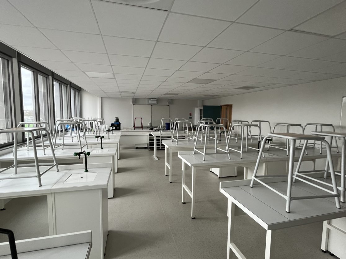 Illustration 03 salle de physique/chimie/SVT lycée Emmanuel Mounier